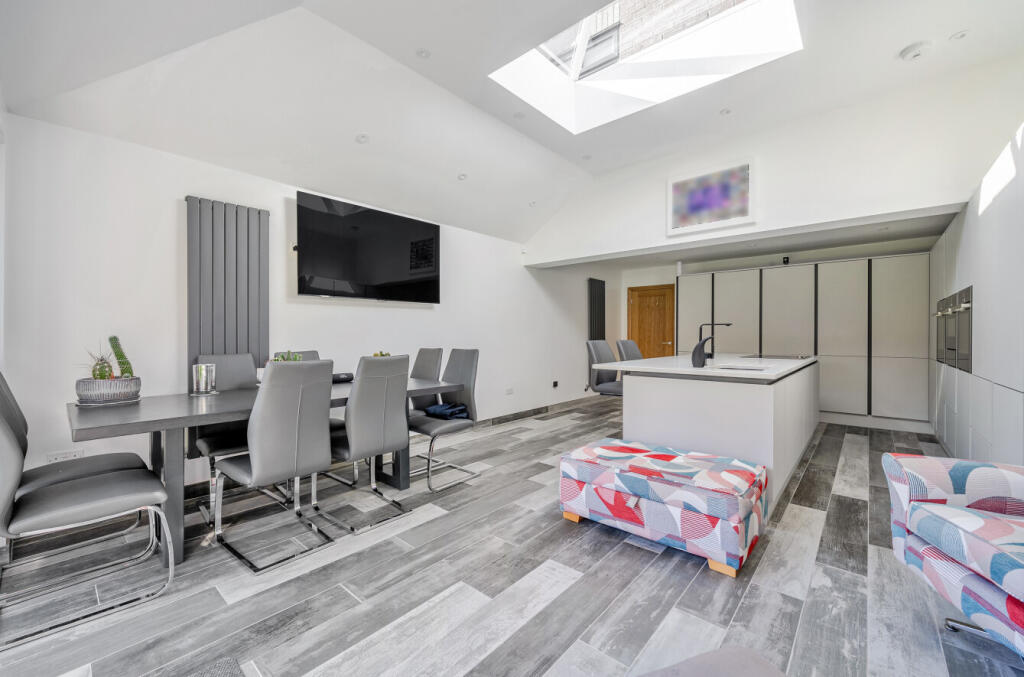 1370534-12-68f0e2...