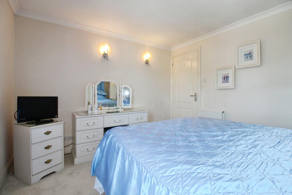 pbox-bedroom-294314.JPG