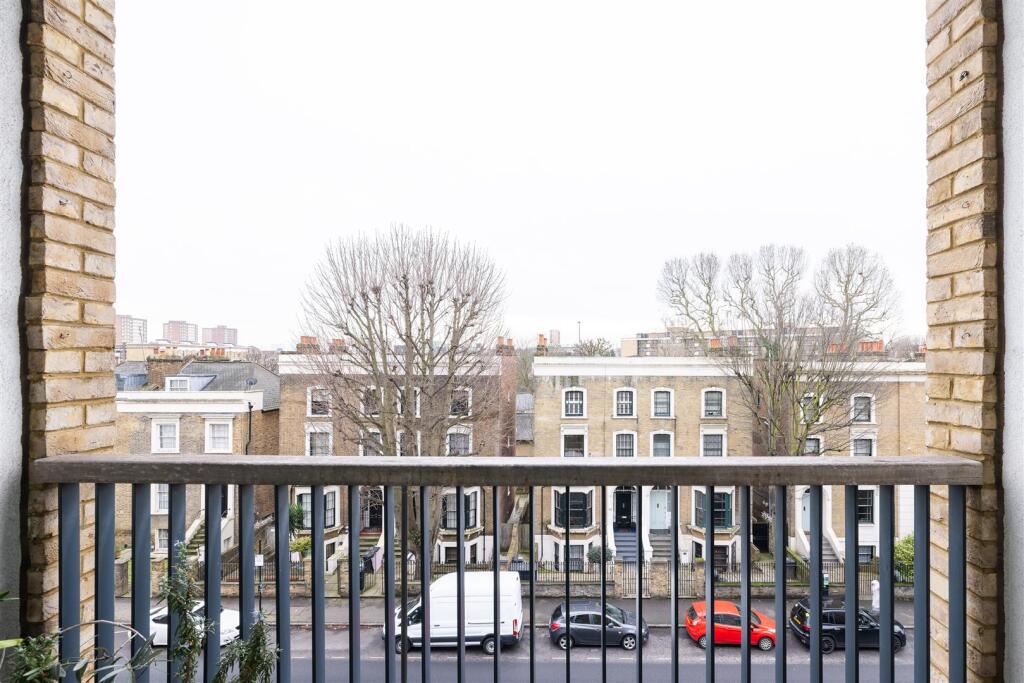 Atkins Square E8