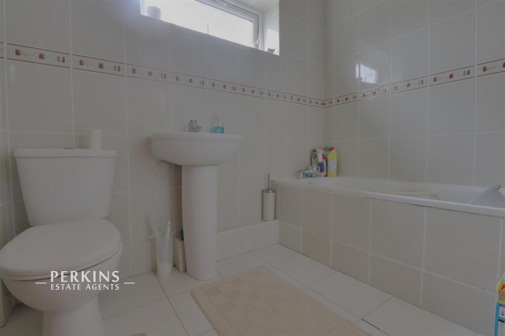 bathroom 2 .jpg