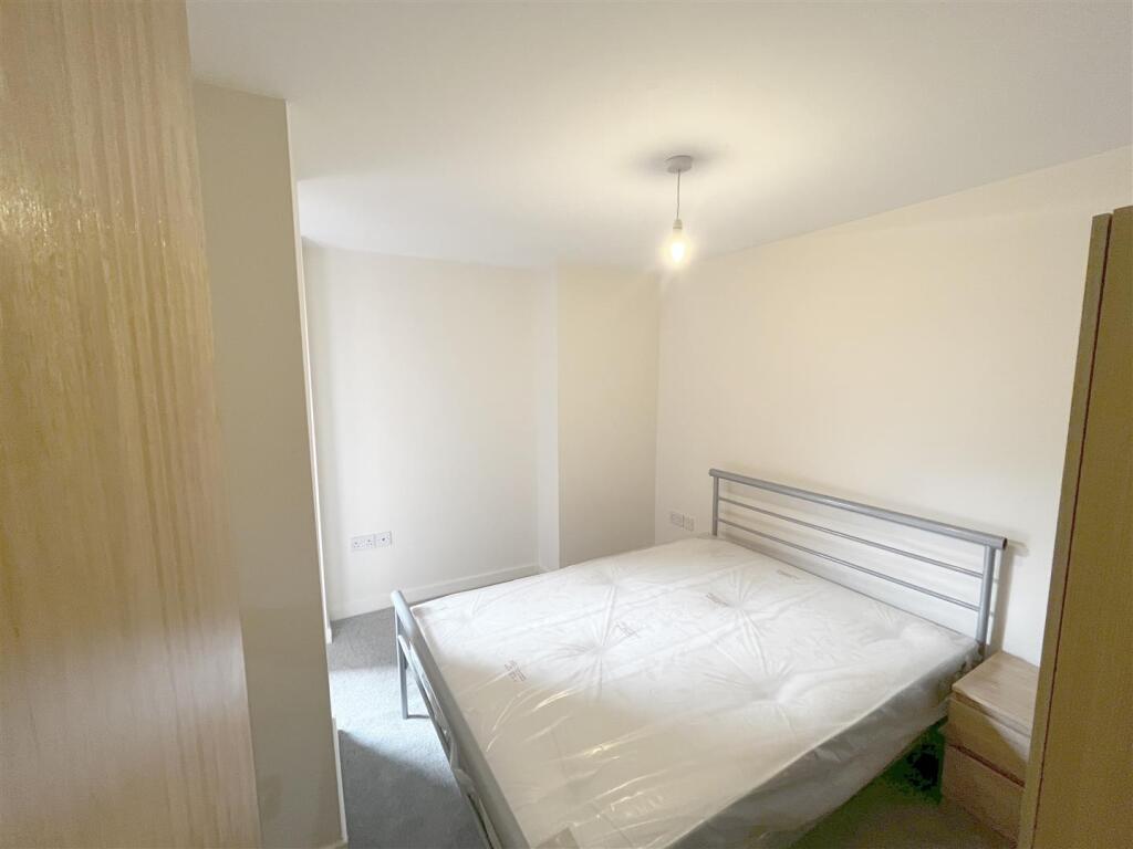 Bedroom.JPG
