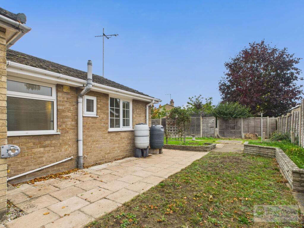 Thetford Road EweMove Mildenhall Garden side