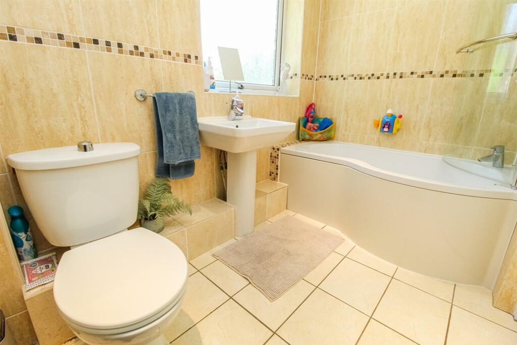 BATHROOM/W.C.