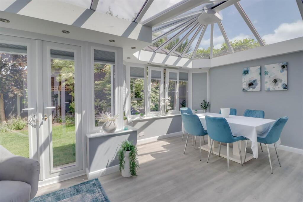 20 OZONIA AVENUE INSIDE-17.jpg