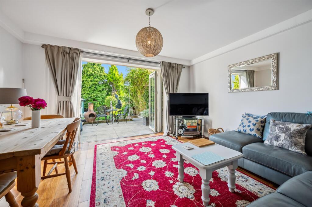 Lounge-Diner towards garden.jpg