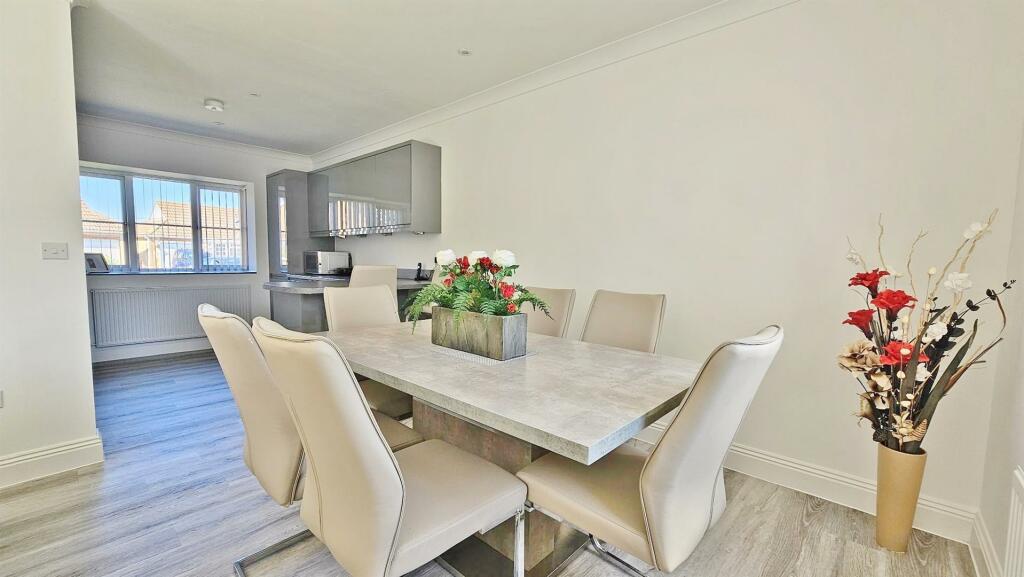 Alternate Lounge/Diner View