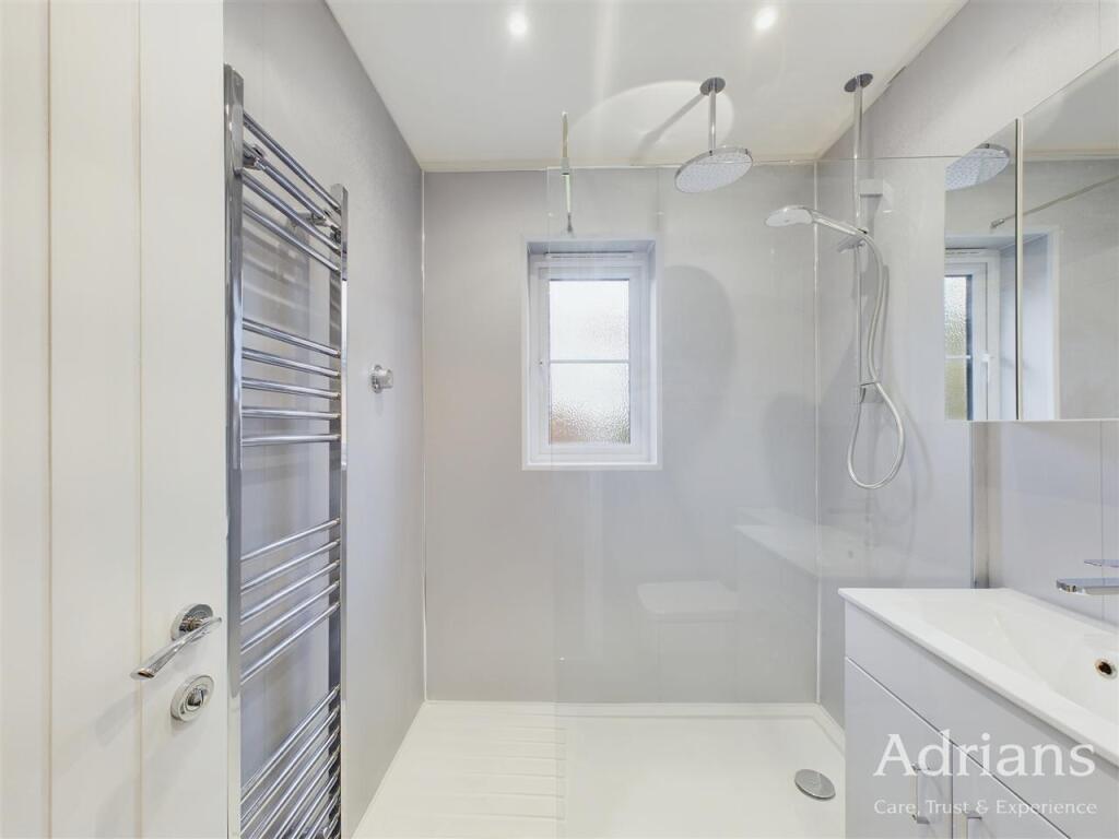 SHOWER ROOM