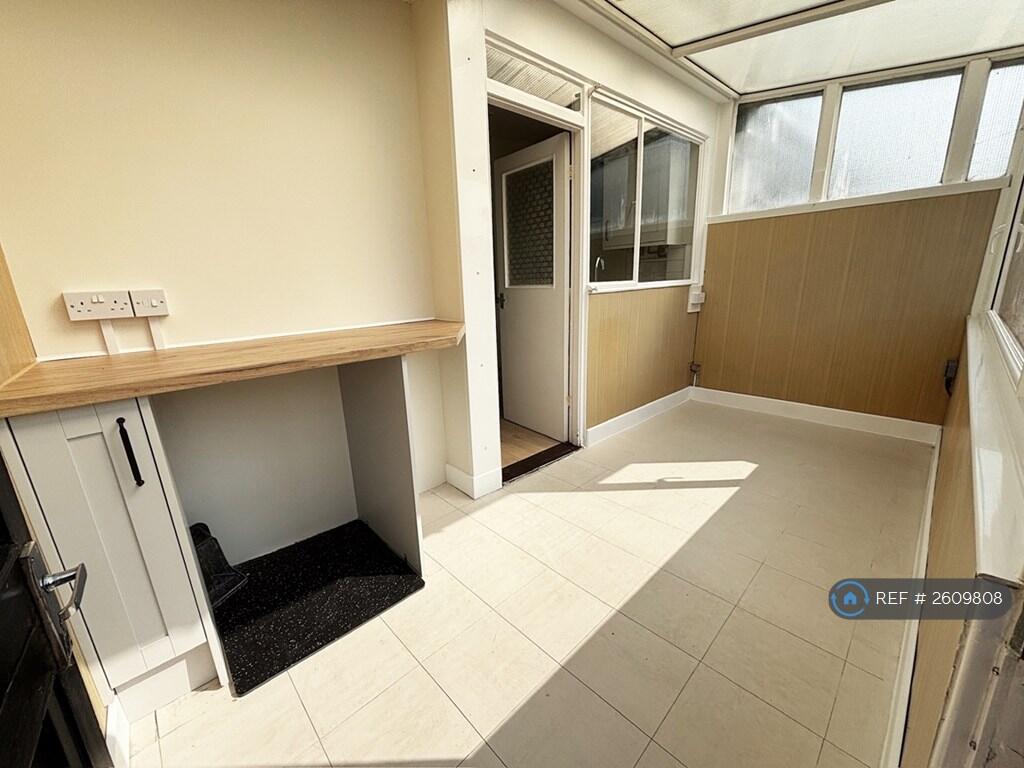 Sun Room &amp; Laundry