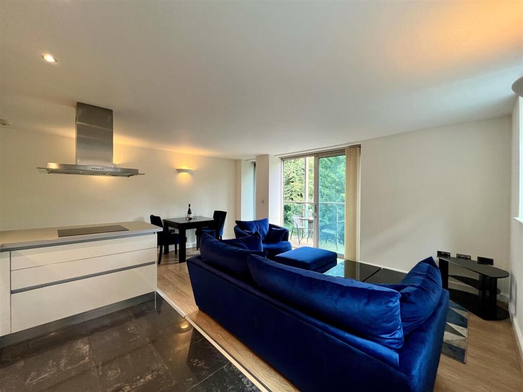 Kitchen / Living Area Aspect 4