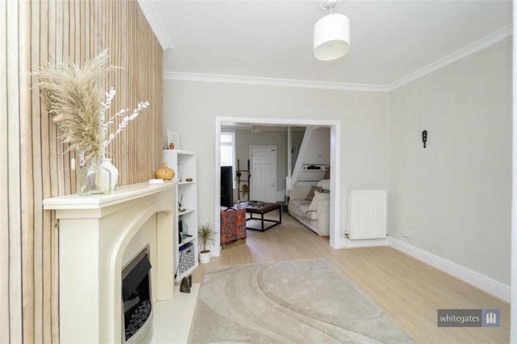 Lounge/Dining Area
