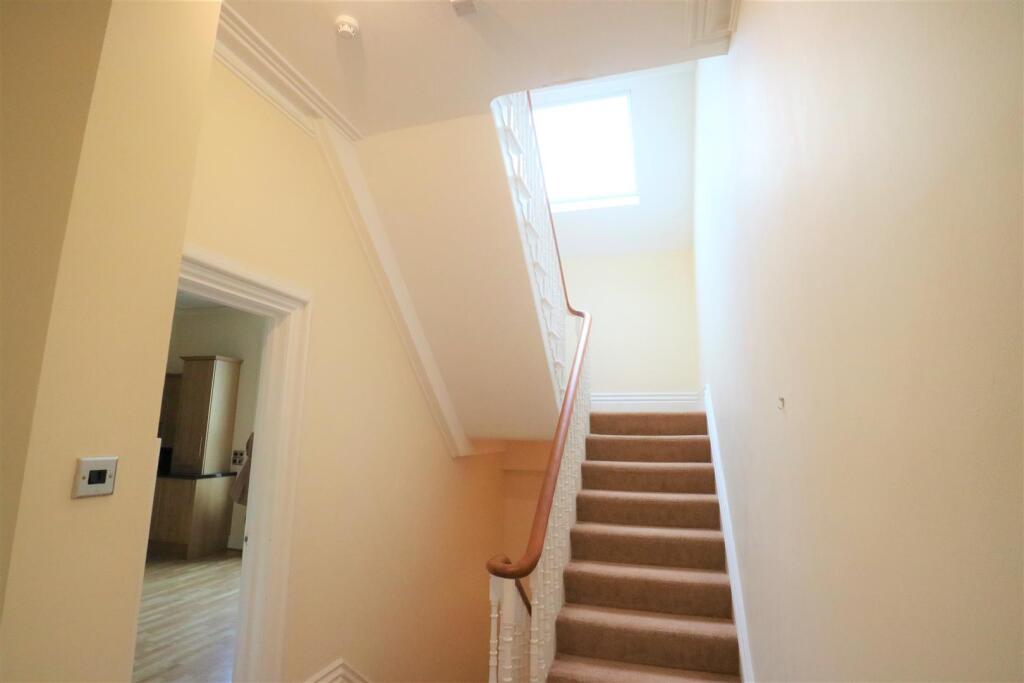 Hallway 2.jpg