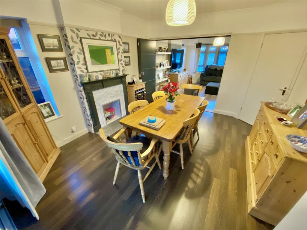 DININIG ROOM