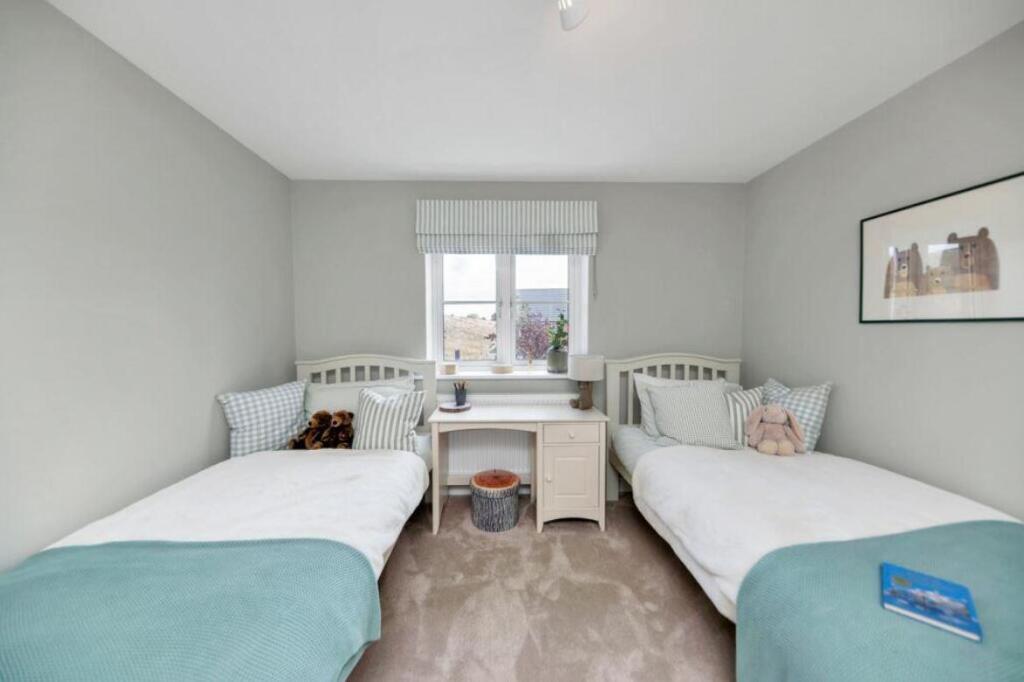 bedroom 2.JPG