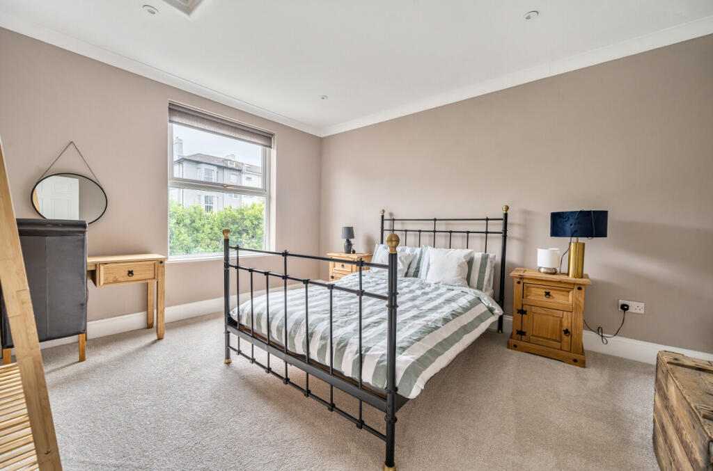 1314987-9-685c378...