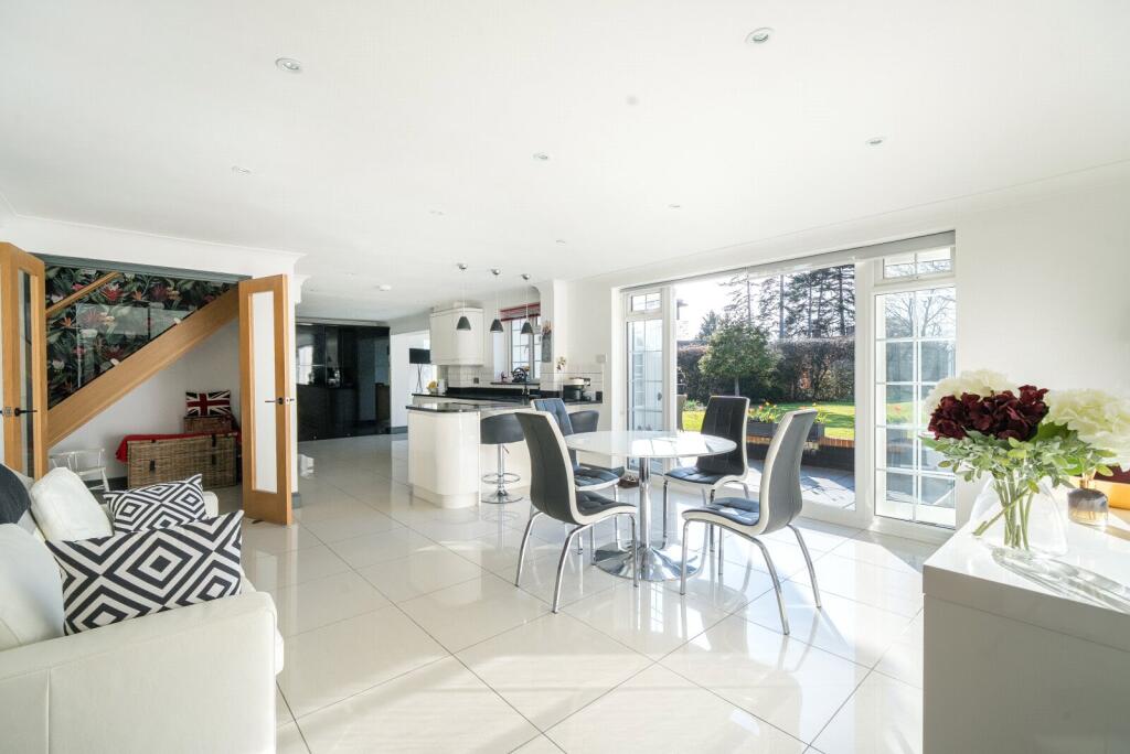 Kitchen/Breakfast Rm