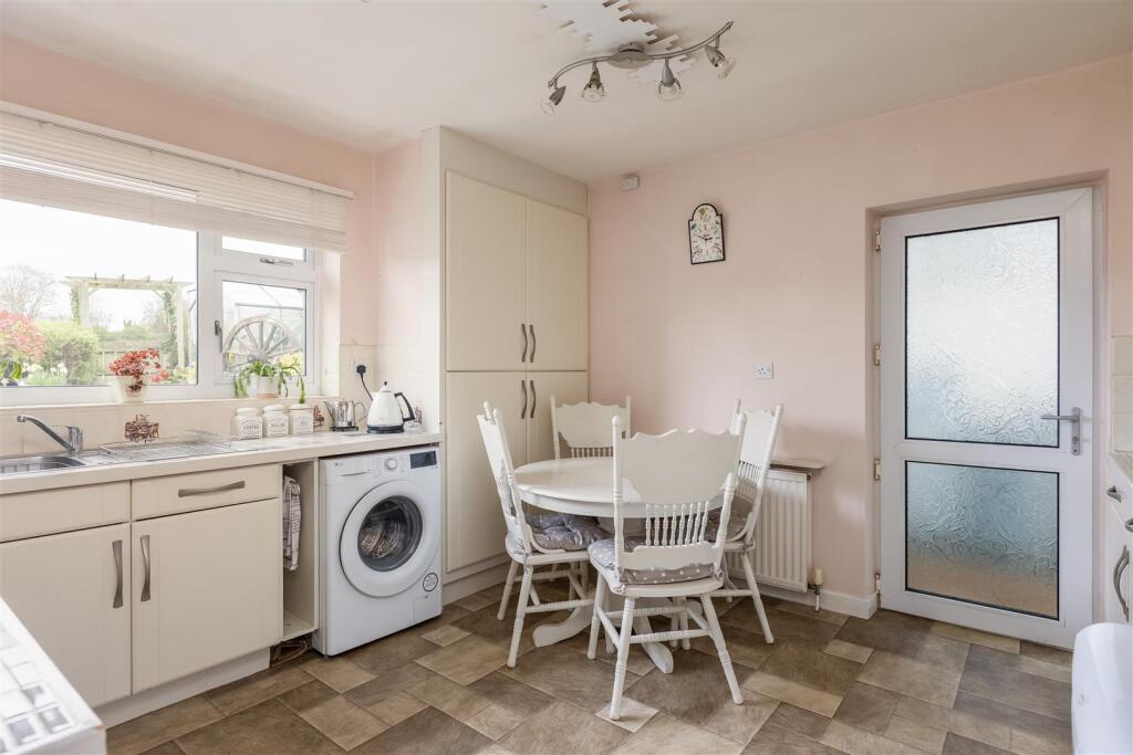 Park Lane 2 Kitchen.jpg