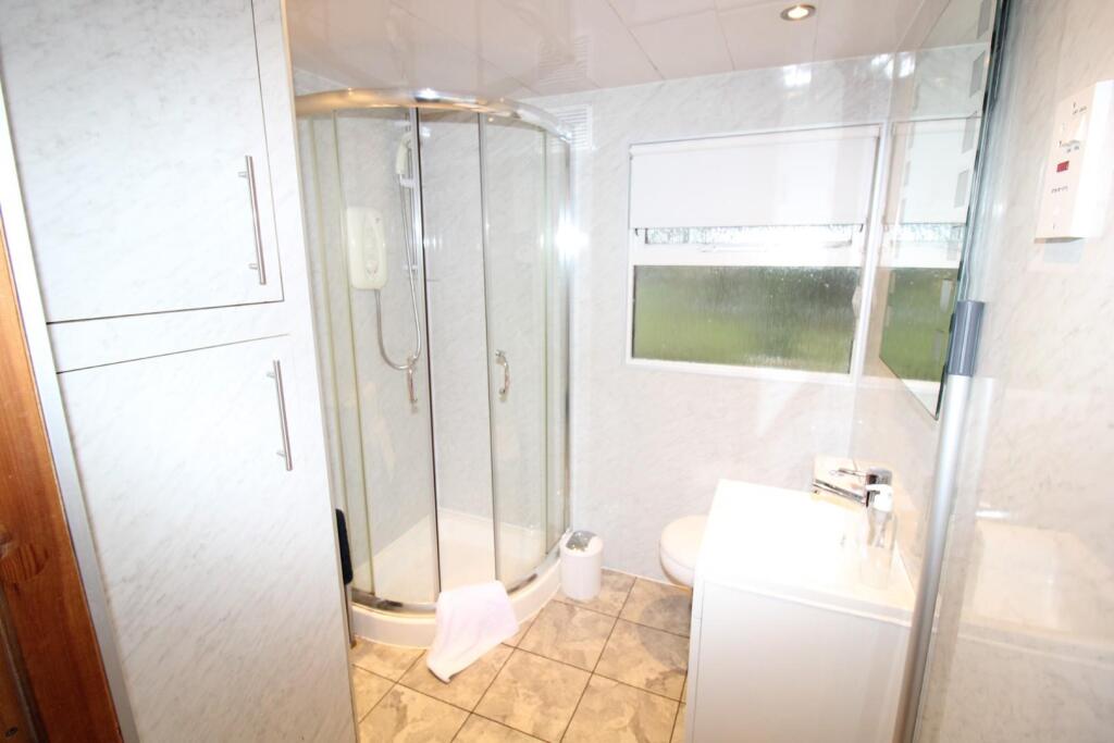 SHOWER ROOM.jpg