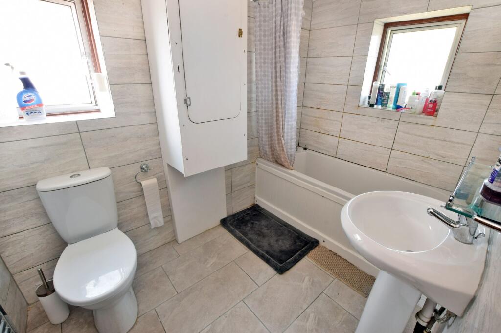 Family Bathroom &amp; En-Suite