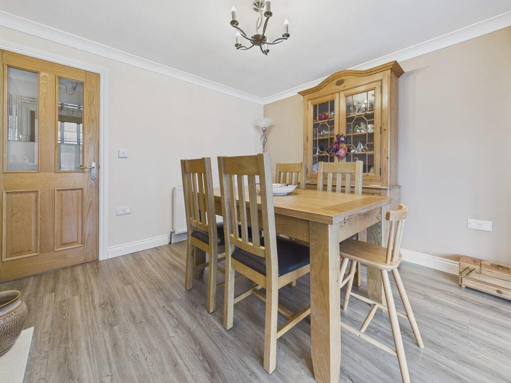 CAM04273G0-PR0172...