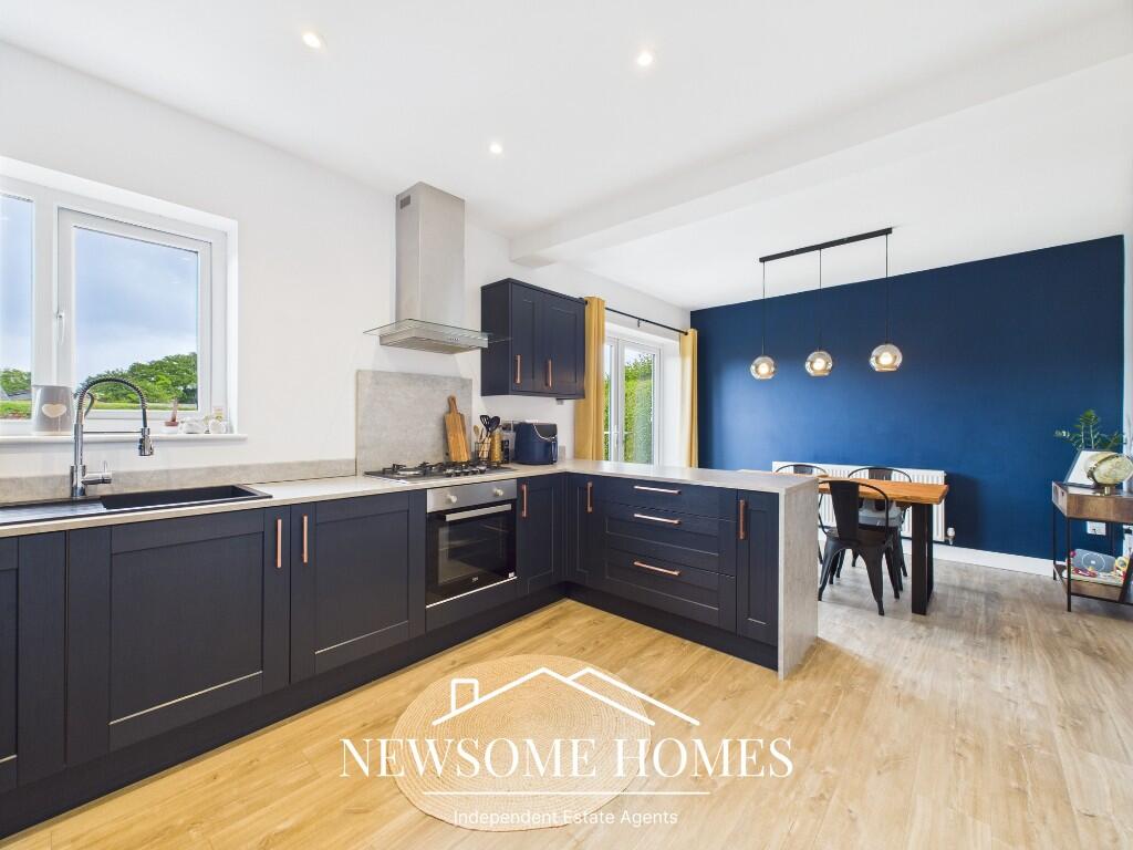 Kitchen/ Dining Room