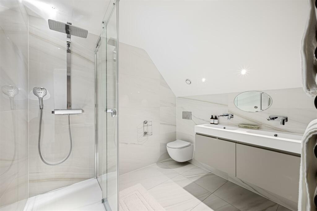 Flat 21 Parkwood Point Hi-46.jpg