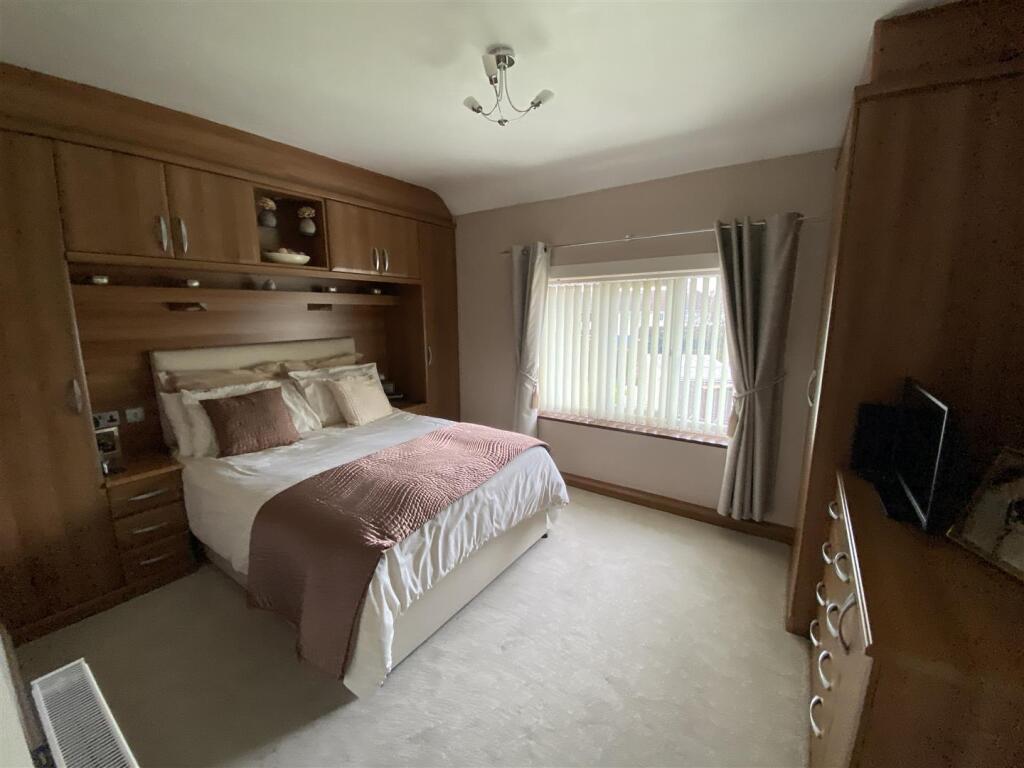 Bedroom no.1 rear double: