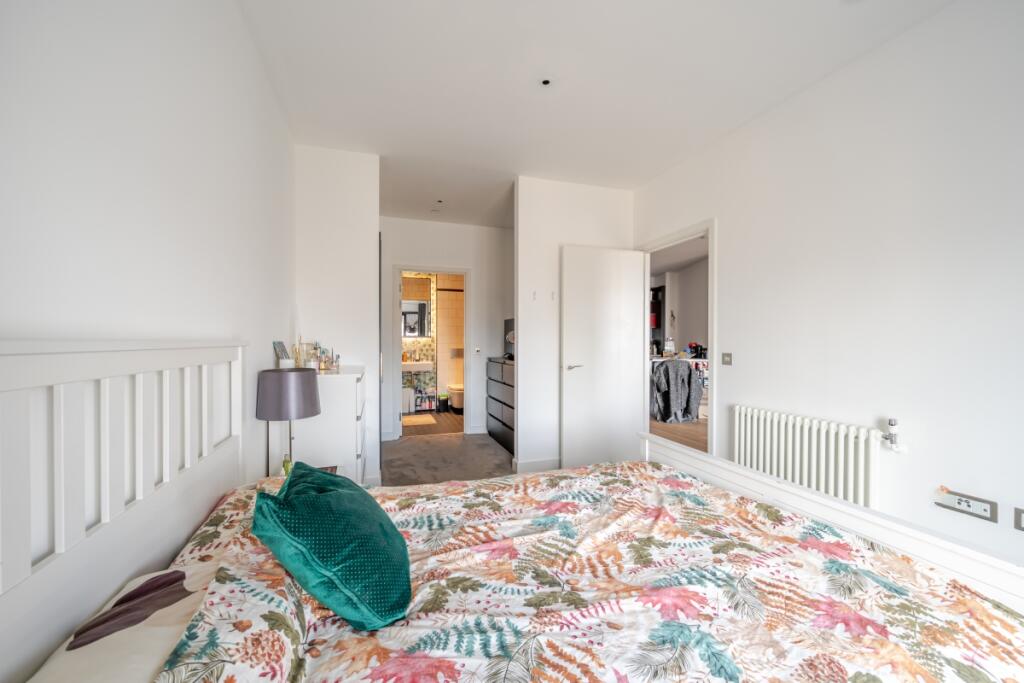 1380654-5-6916de6...