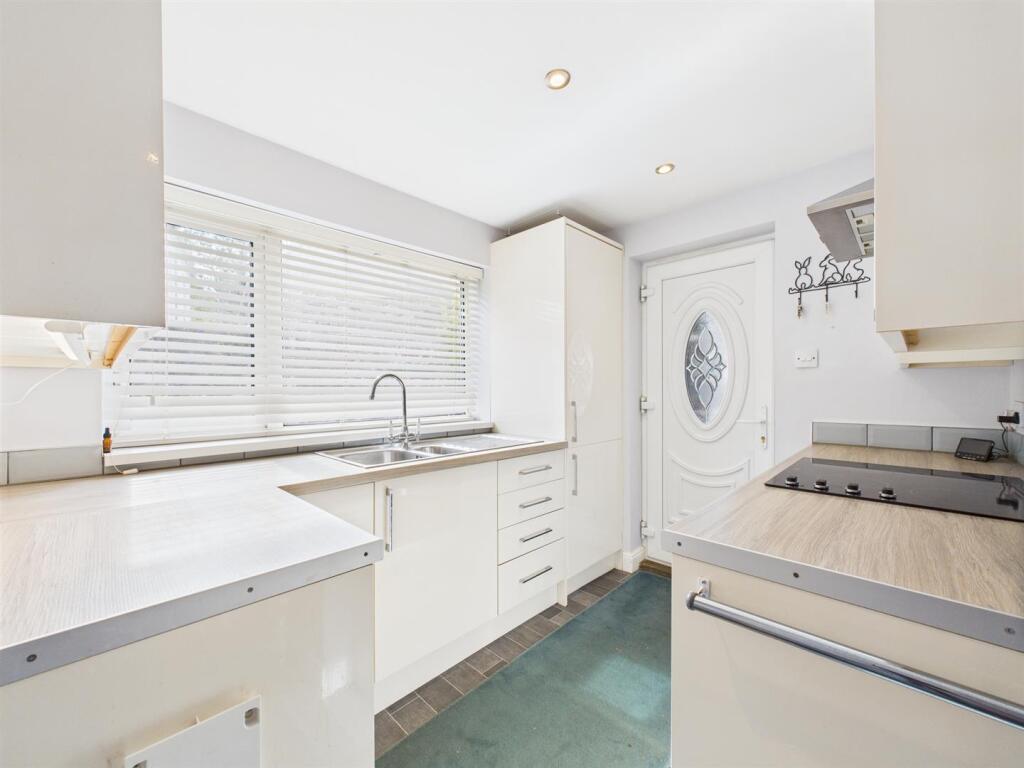 Kitchen: