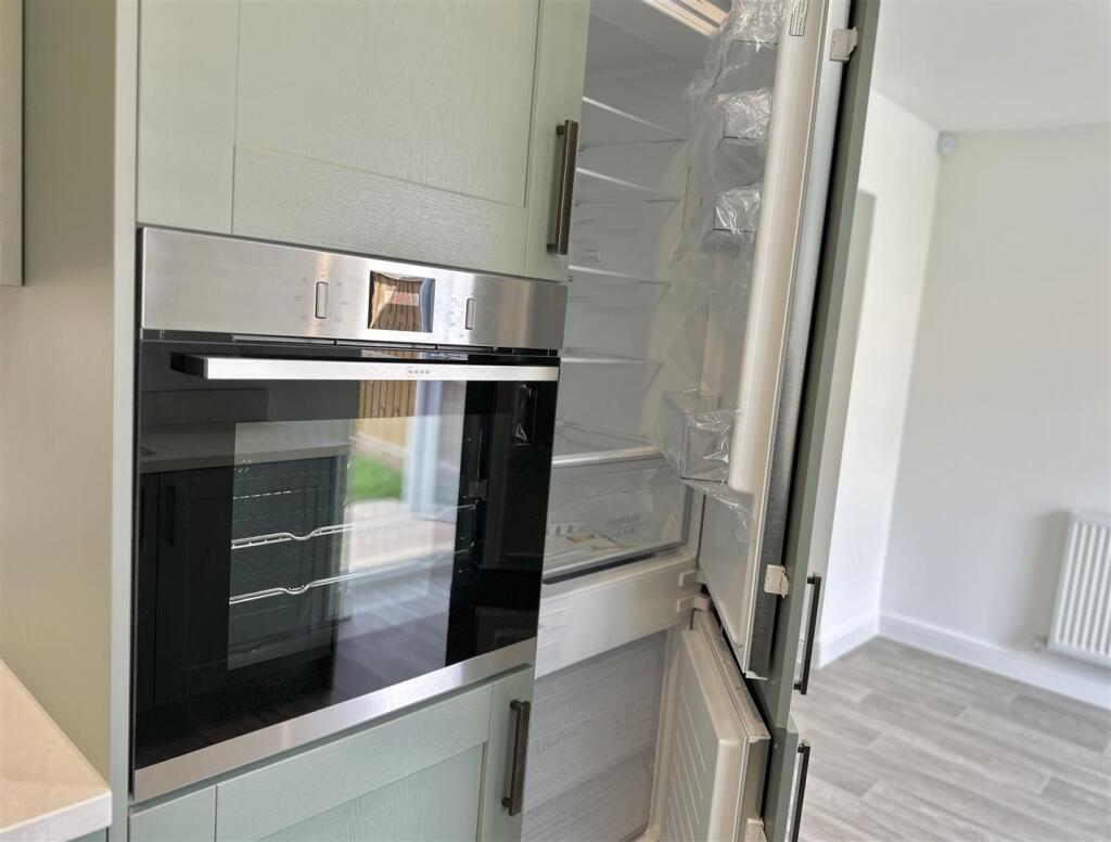 KITCHEN CLOSE UP