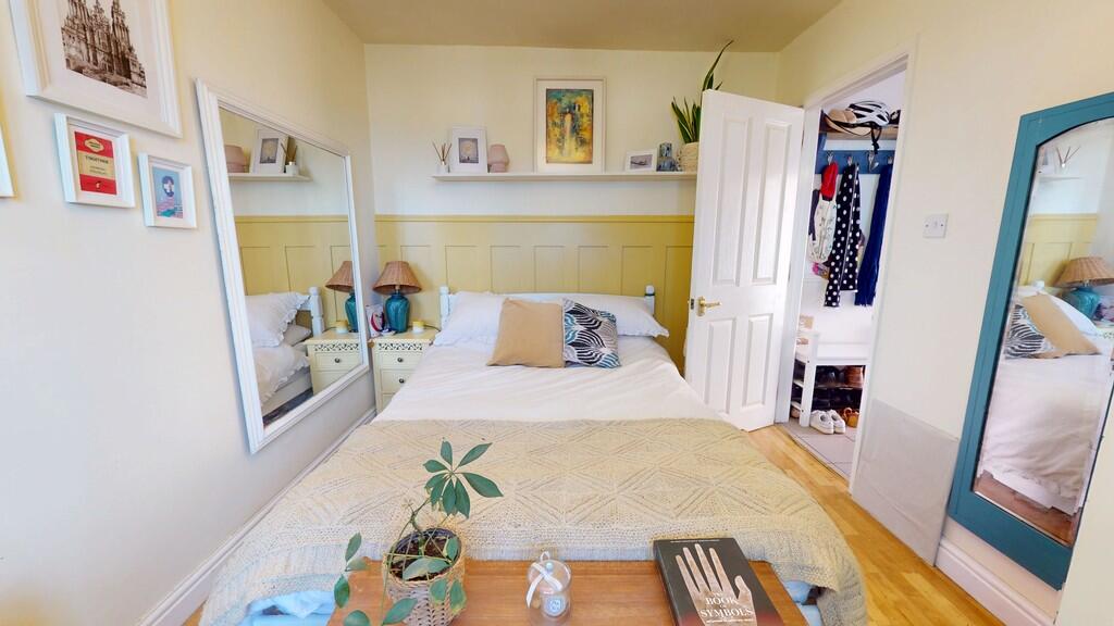 Bedroom 1 - Angle...