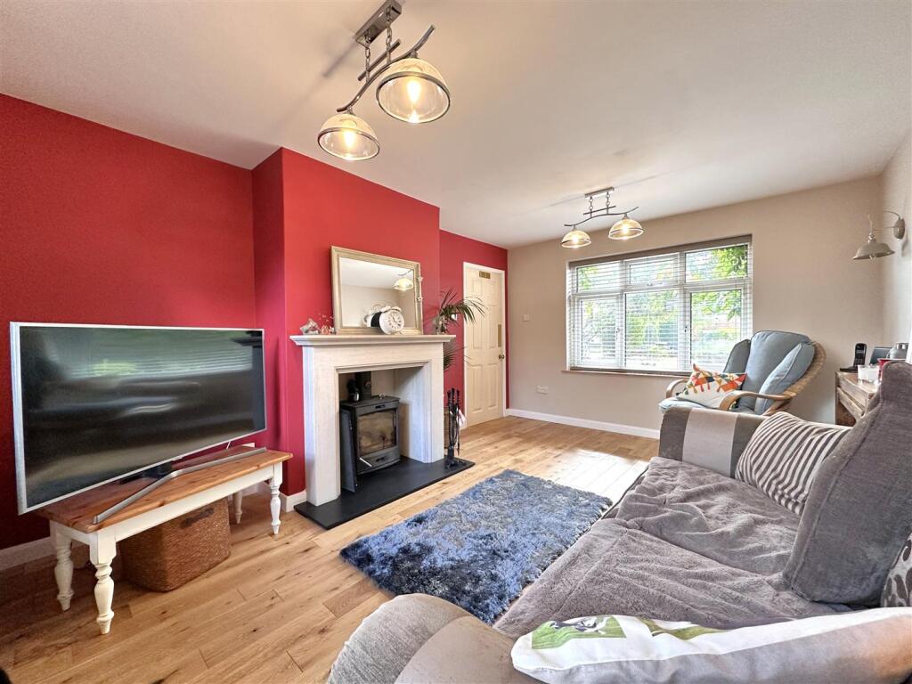 Generous Living Room 846