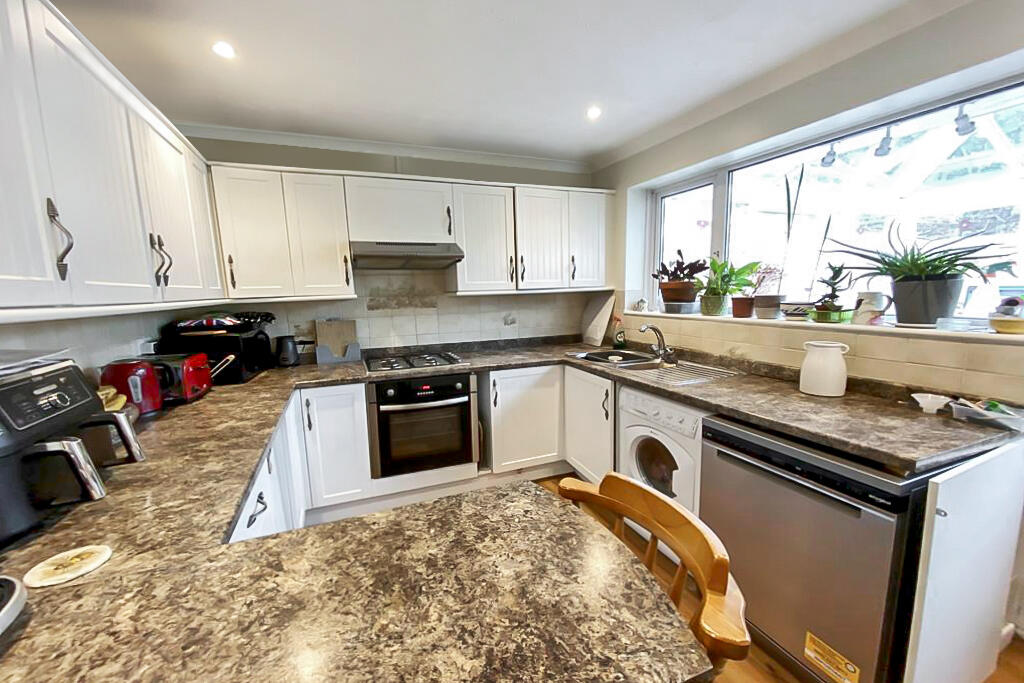 Kitchen/Breakfast Rm