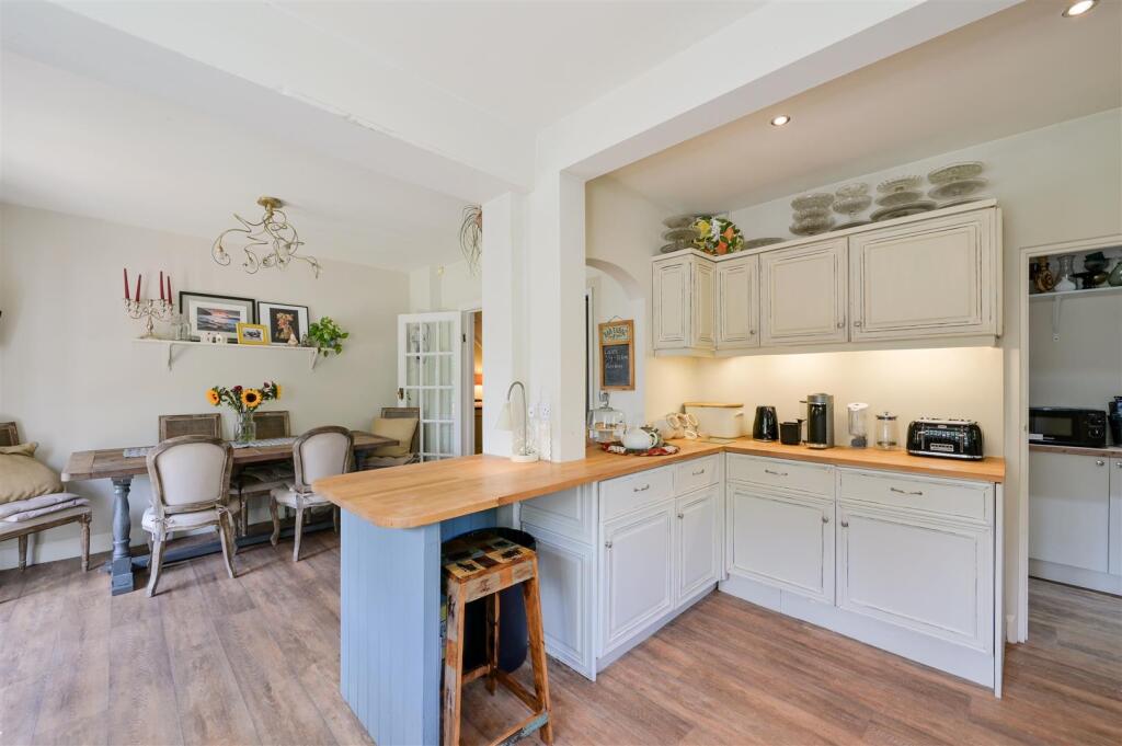 WILMERHATCH LANE (18).jpg