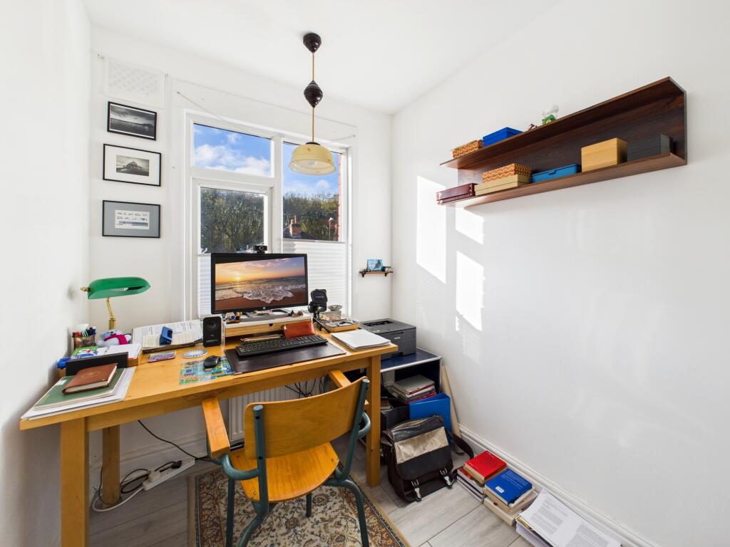 CAM05192G0-PR0185-STILL019