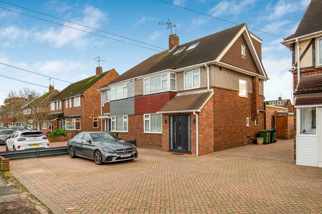 S-260_Feltham_Hill_Road_TW15_1LN-17.JPG