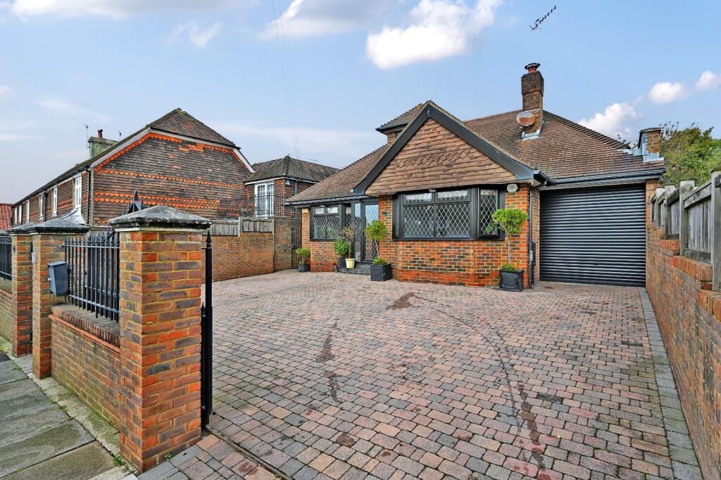 27 The Droveway BN3 (1).jpg