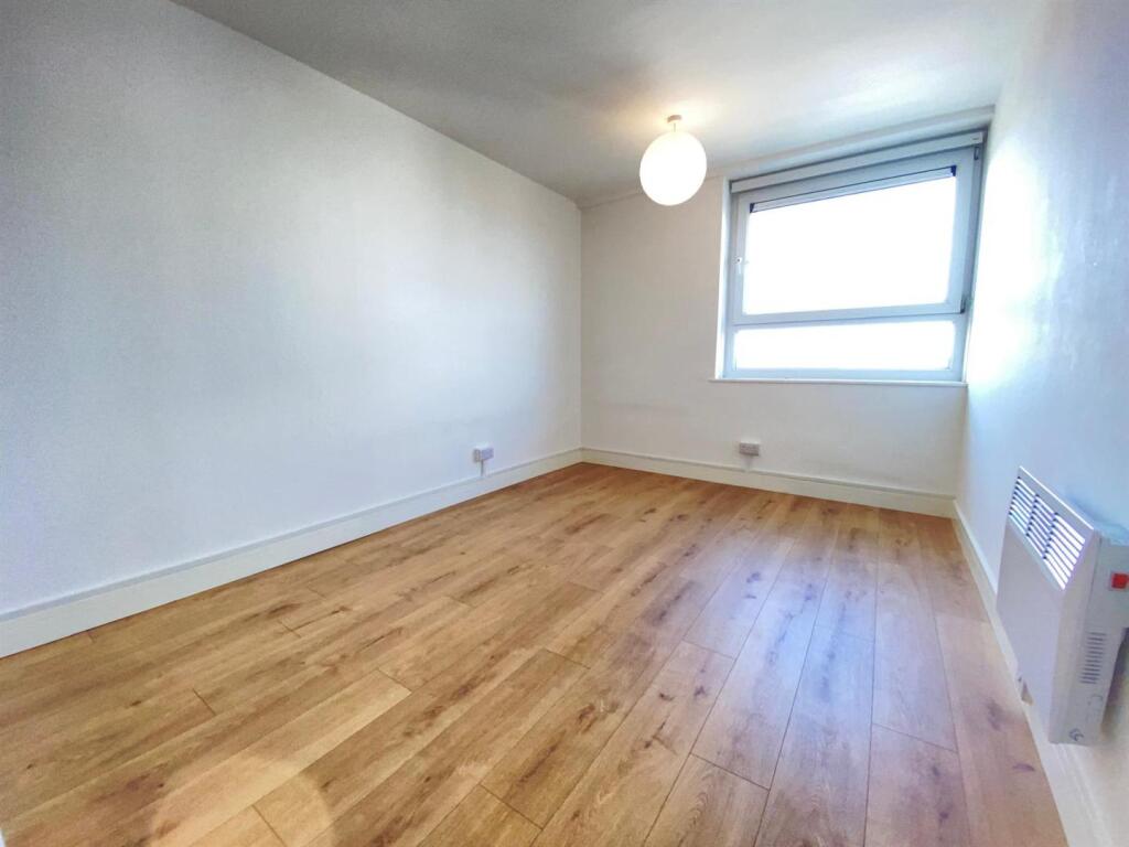 Bedroom .jpg