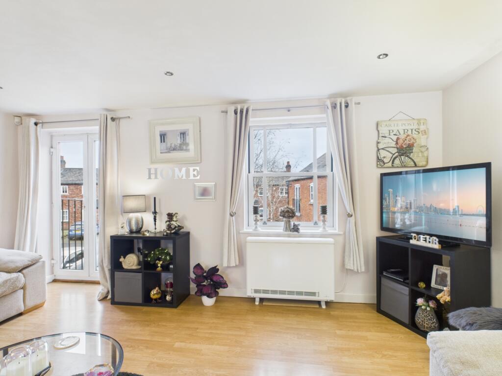 CAM03293G0-PR0251-STILL015