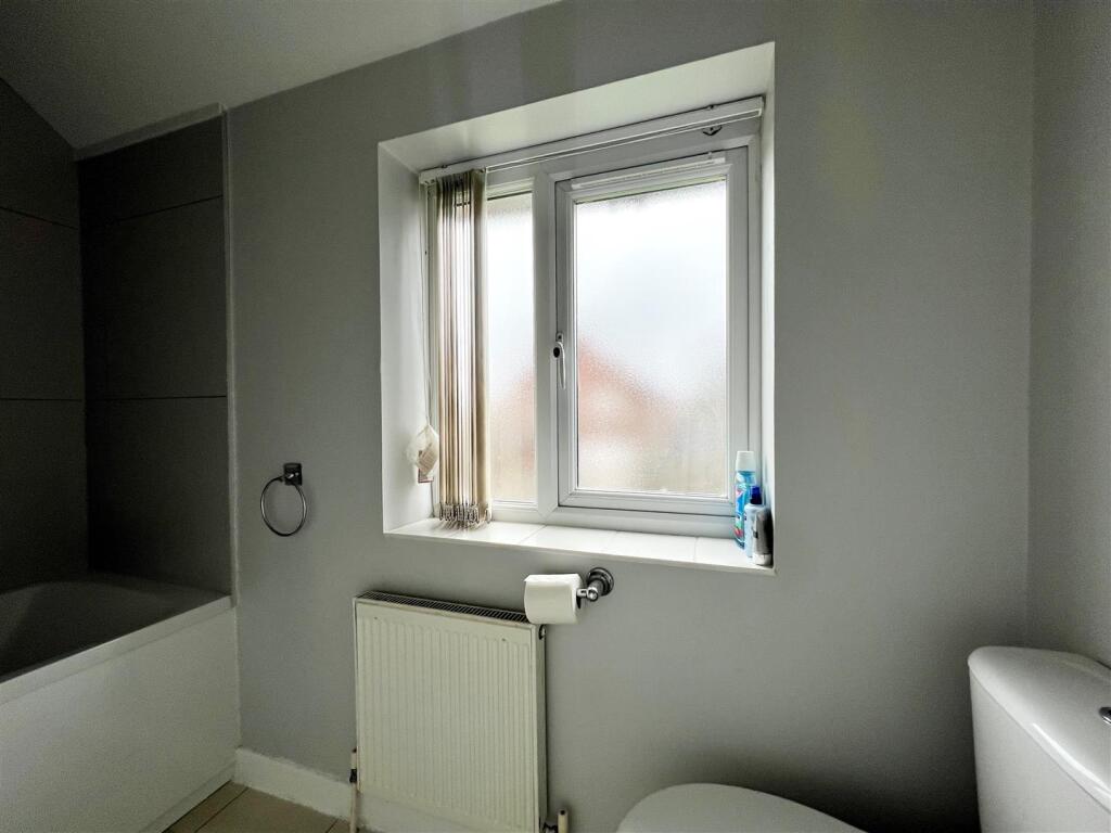 stockheath Road - bathroom.jpg
