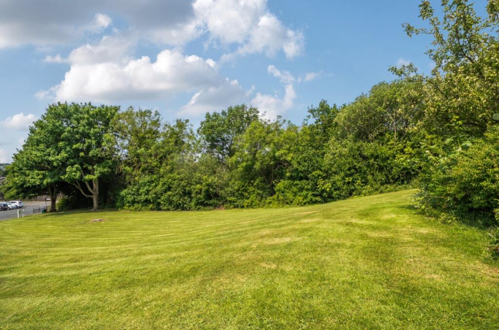 EweMove Harrogate - Garden1