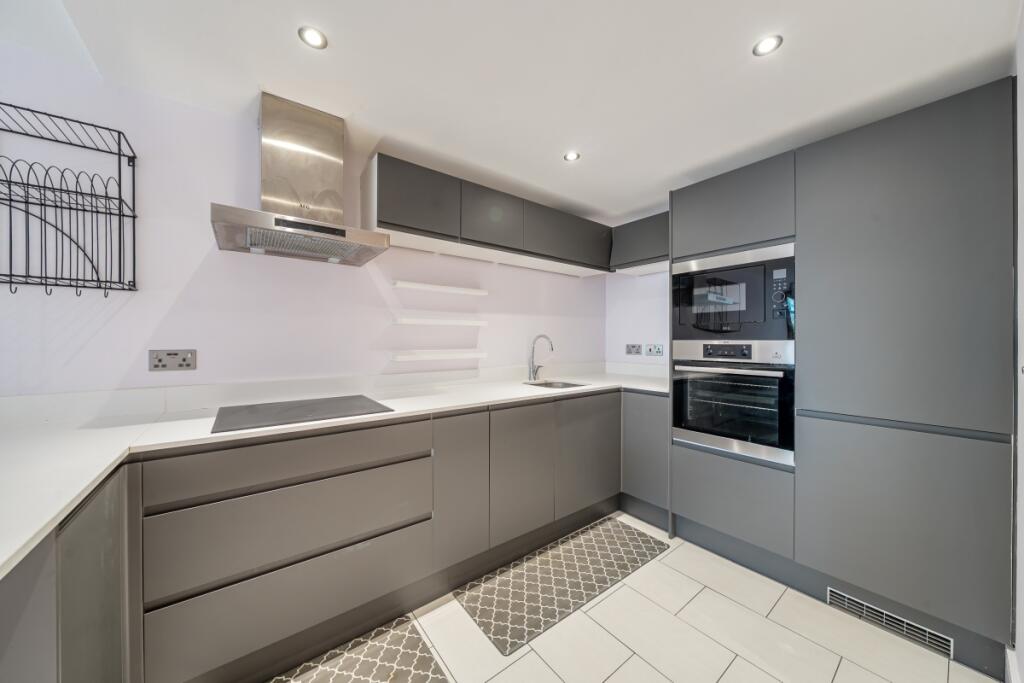 1300739-12-683ebf...