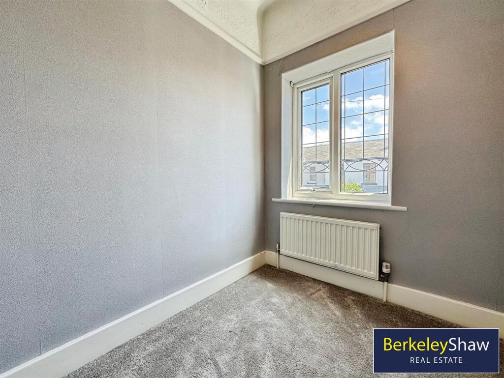 Moorgate Avenue, Crosby