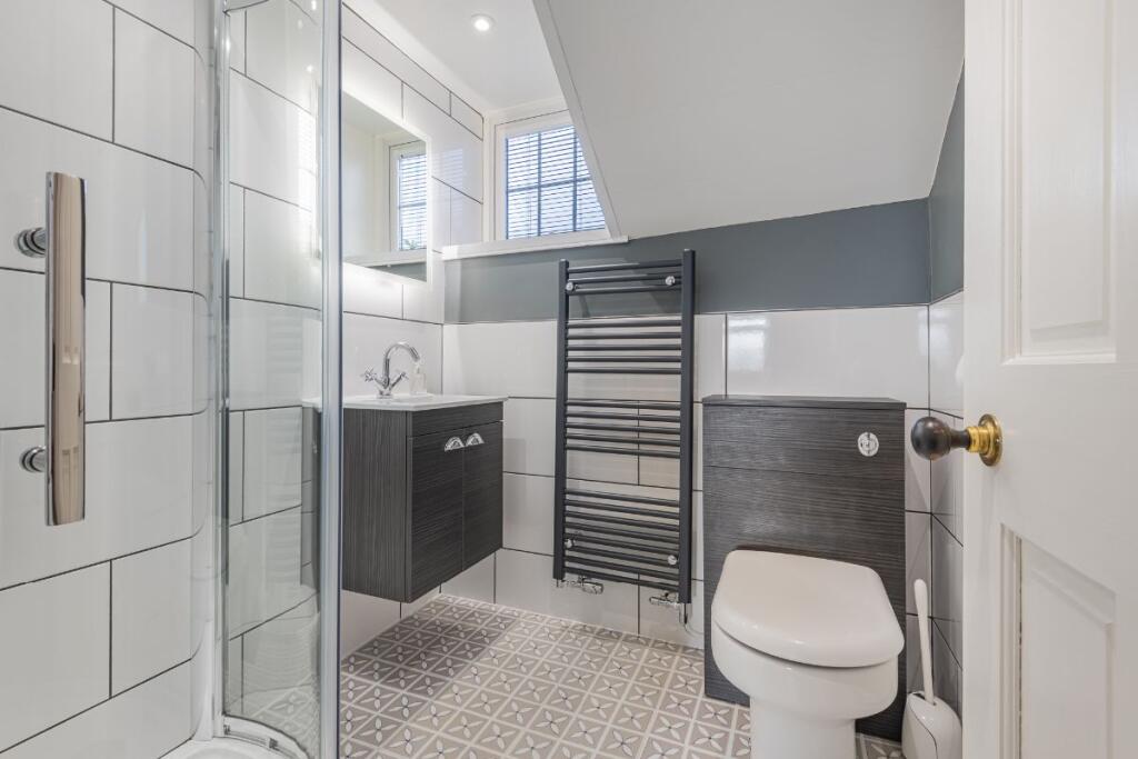 Master bedroom en-suite