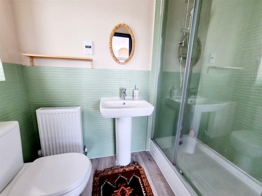Bed 1 Ensuite.jpg