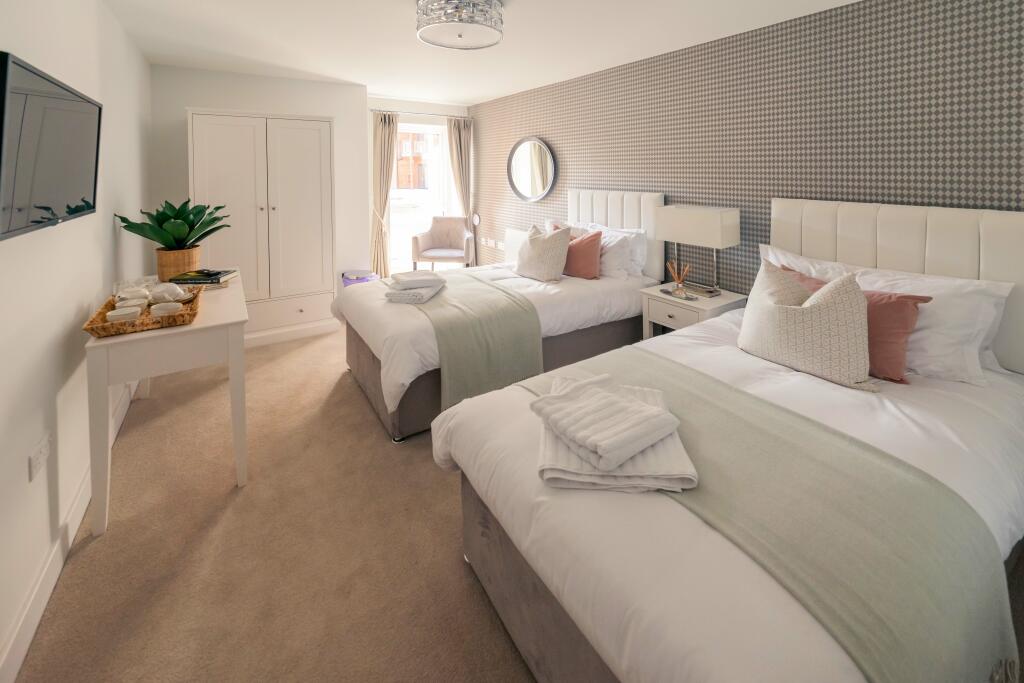 Stowe Place, Lichfield - Guest Suite  