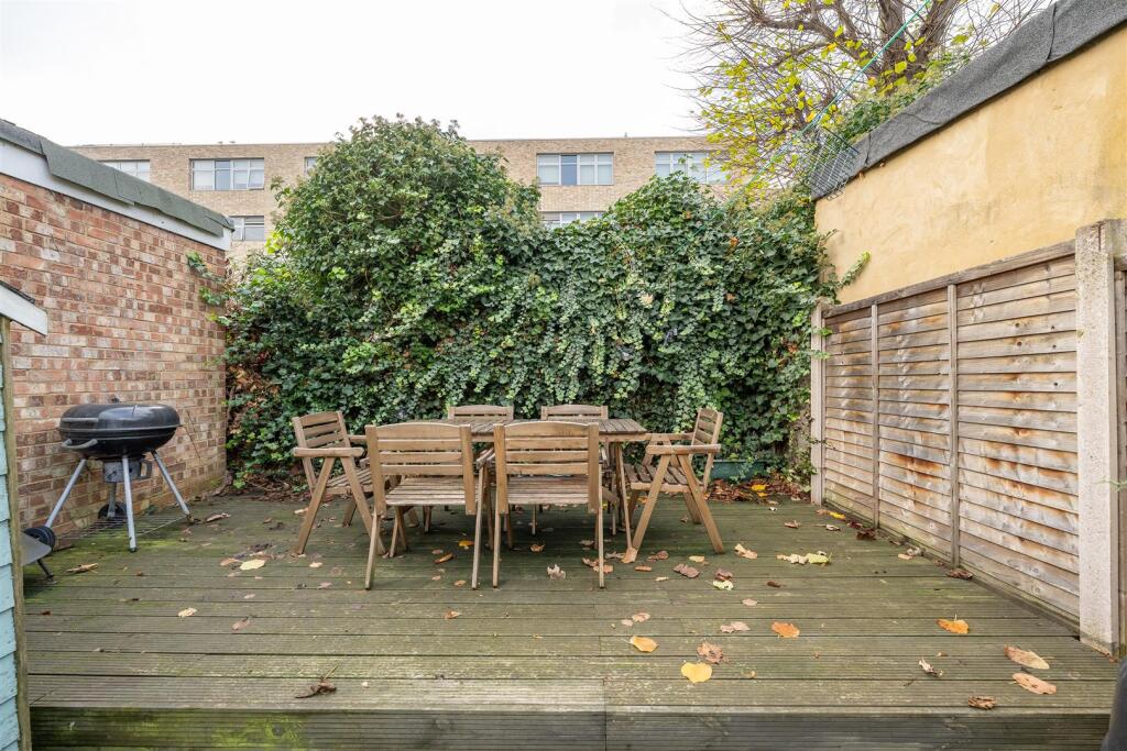 St. Winefride's Avenue, E12