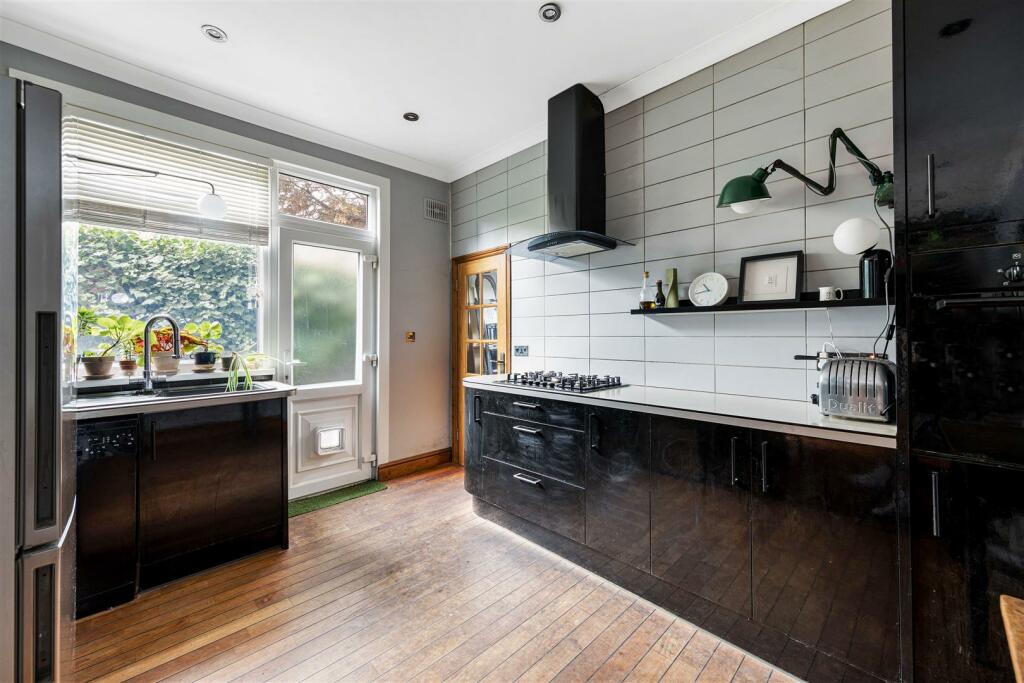 1 Tudor Road