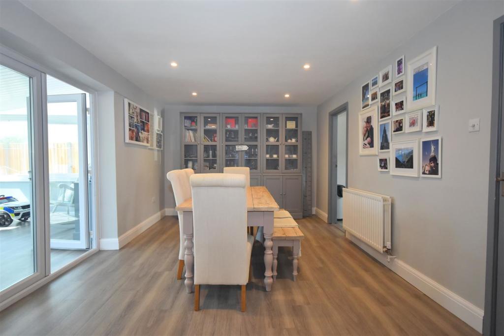 Dining room.jpg