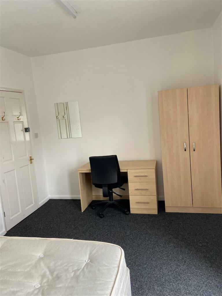 Bedroom 3.4.JPG