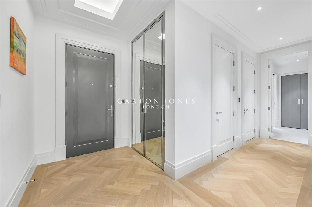 Hallway.jpg